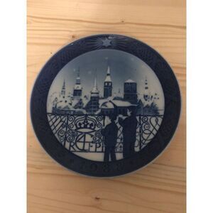 Royal Copenhagen Christmas plate, 1988 Christmas Eve in Copenhagen‎ EUC